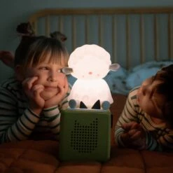 Sleepy Friends: Sleepy Sheep Night Light Tonie -Angebote Tonies Store Tonies PDP Assets nightlight lifestyle2